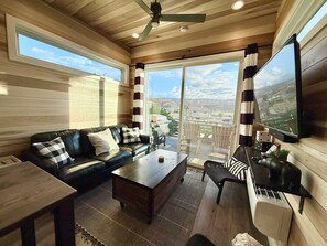 テレビ、書斎 / ワークスペース