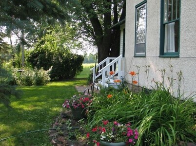 Vintage Charm - Historic Home - Spacious, Scenic - near Devil's Lake, WI Dells