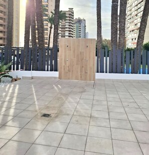 المنطقة المحيطة بالمنشأة