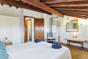 4 多间卧室、熨斗/熨衣板、WiFi、床单