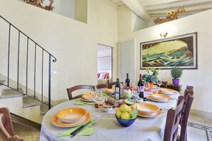 Dining - Period residence in medieval town in the center of Tuscany (Palaia)