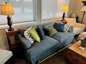 TV, fireplace, DVD player, video library - The Perfect Escape From The City (Sharon)