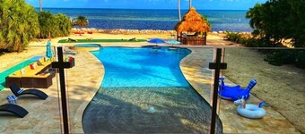 Attention Large Groups! 14Bd/10Bth Home Comfortably Accommodates Up to 30!