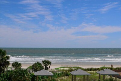 BEACHFRONT NEWLY remodeled 4 bed/4 Bath 1/2 Block from the Main strip & shops!