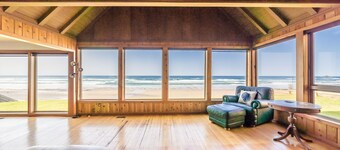 Oceanfront beach house with direct beach access In the desired Roads End area