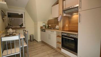 Réfrigérateur, four, plaque de cuisson, lave-vaisselle