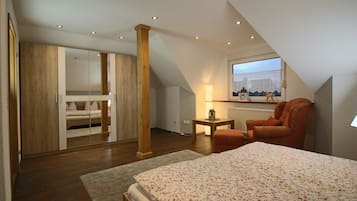 2 chambres, bureau, fer et planche Ă repasser, lit parapluie