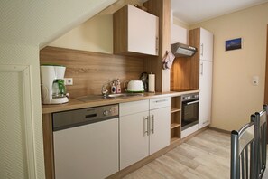 Fridge, oven, stovetop, dishwasher