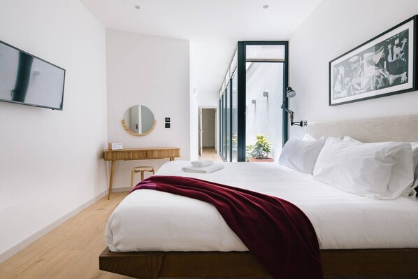 3 bedrooms, iron/ironing board, WiFi, bed sheets - Huge Oxford Street 3BR - Netflix & Nespresso (London)