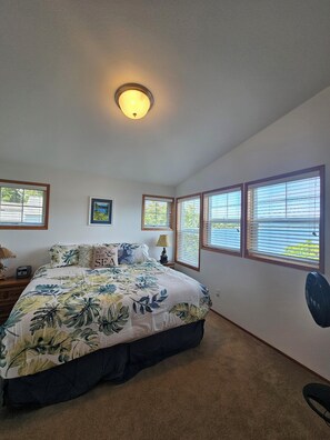 5 bedrooms, iron/ironing board, free WiFi, bed sheets - Reduced price! 5 Bedroom Waterfront Home - Kayaks - Come and Enjoy!  (Allyn-Grapeview)