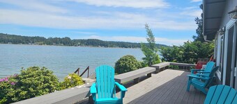 Reduced price! 5 Bedroom Waterfront Home - Kayaks - Come and Enjoy! 