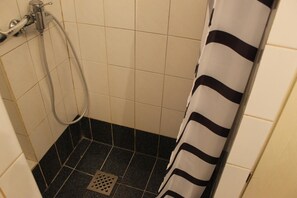Free toiletries, hair dryer, towels, soap - Hostel Feel Good (Arkhangelsk)