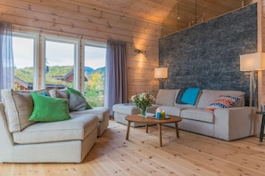 Fernseher, Kamin, Stereoanlage