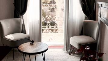 Executive Double Room, Private Bathroom | 1 bedroom, individually decorated, individually furnished
