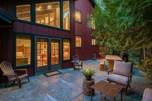 Johnson's Firefall Lodge - 2 miles from Yosemite National Park!