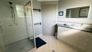 Shower - Sanday Isle, TOP NOTCH (MINNIE WATER)