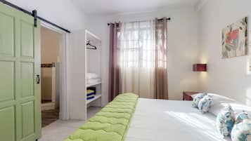 2 bedrooms, iron/ironing board, internet, bed sheets