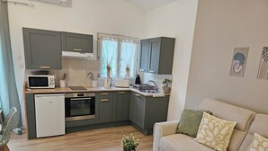 TV - house for rent. (Caumont-sur-Durance)