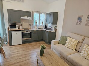 TV - house for rent. (Caumont-sur-Durance)