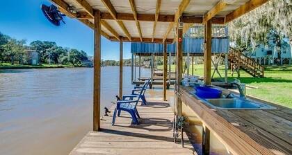 Cozy Waterfront Cottage on Caney Creek