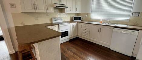 Microondas, horno y parrilla de estufa