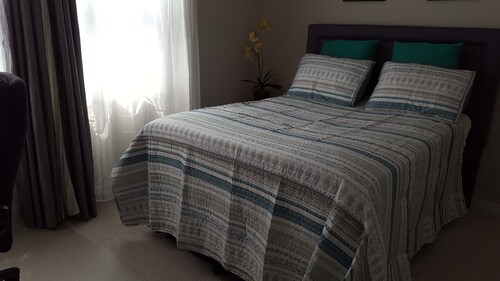 Lux-makuuhuone North San Jose -alueella 北 聖 何 西 單獨 kylpyhuonekalusteita 整洁 大 臥室