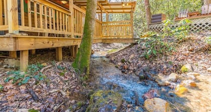 Black Bear Creek Cabin | Downtown Helen | Creek Front | Fire Pit | Board Games