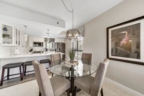 Dining - Luxury Suite: Wake to Lake & Pool Views (Henderson)