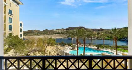 Luxury Suite: Wake to Lake & Pool Views