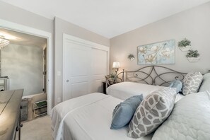 2 bedrooms, desk, iron/ironing board, WiFi