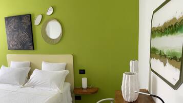 2 間睡房、房內夾萬、書桌、熨斗/熨衫板