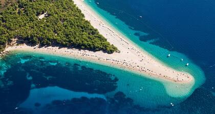 Apartment 3419-1 for 8 Pers. in Povlja