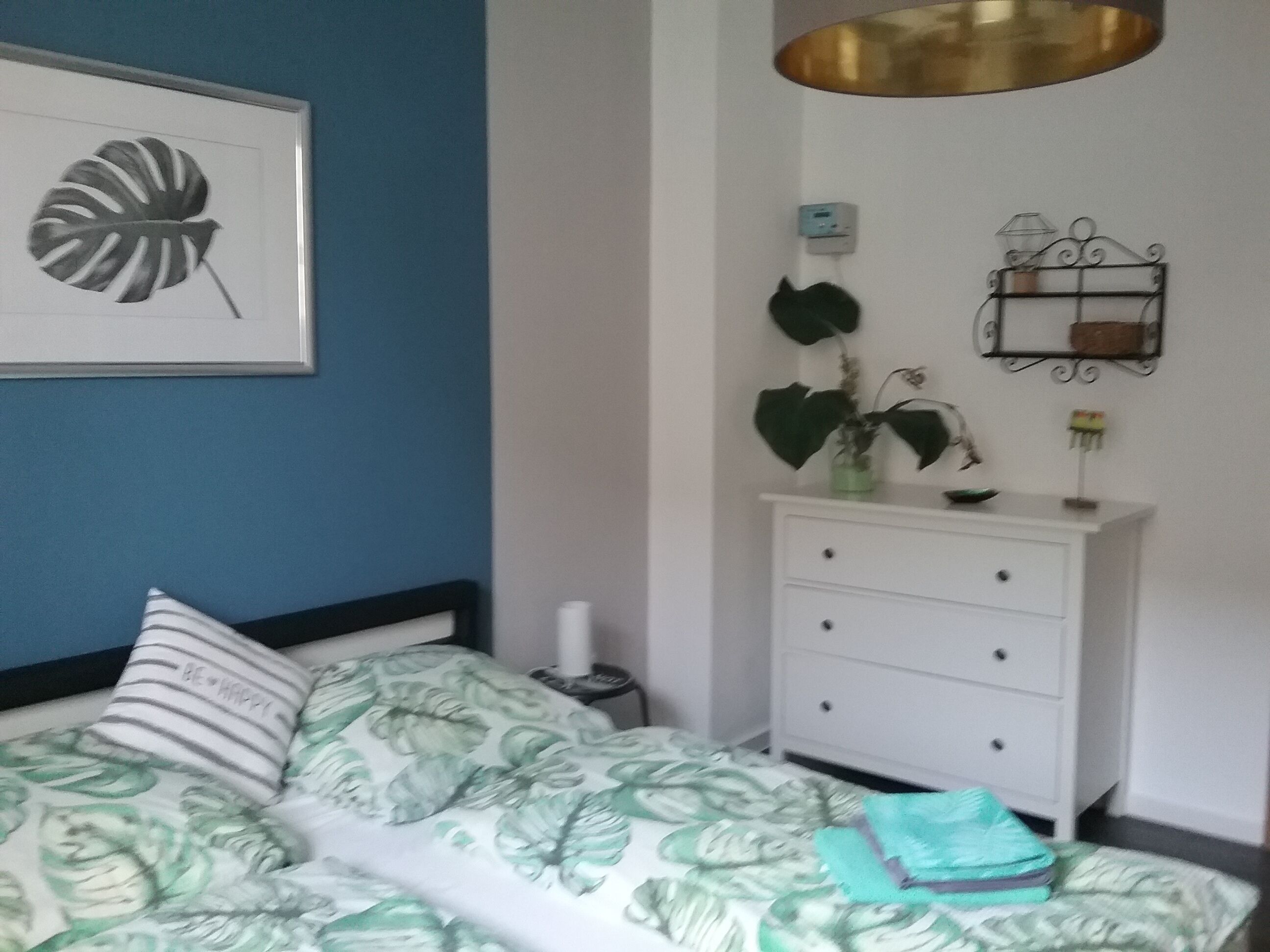 2 makuuhuonetta, työpöytä, Wi-Fi, vuodevaatteet