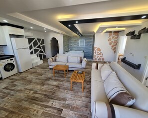 Honeymoon Apartment | Minibar, in-room safe, desk, laptop workspace - Patara Evleri (Kas)