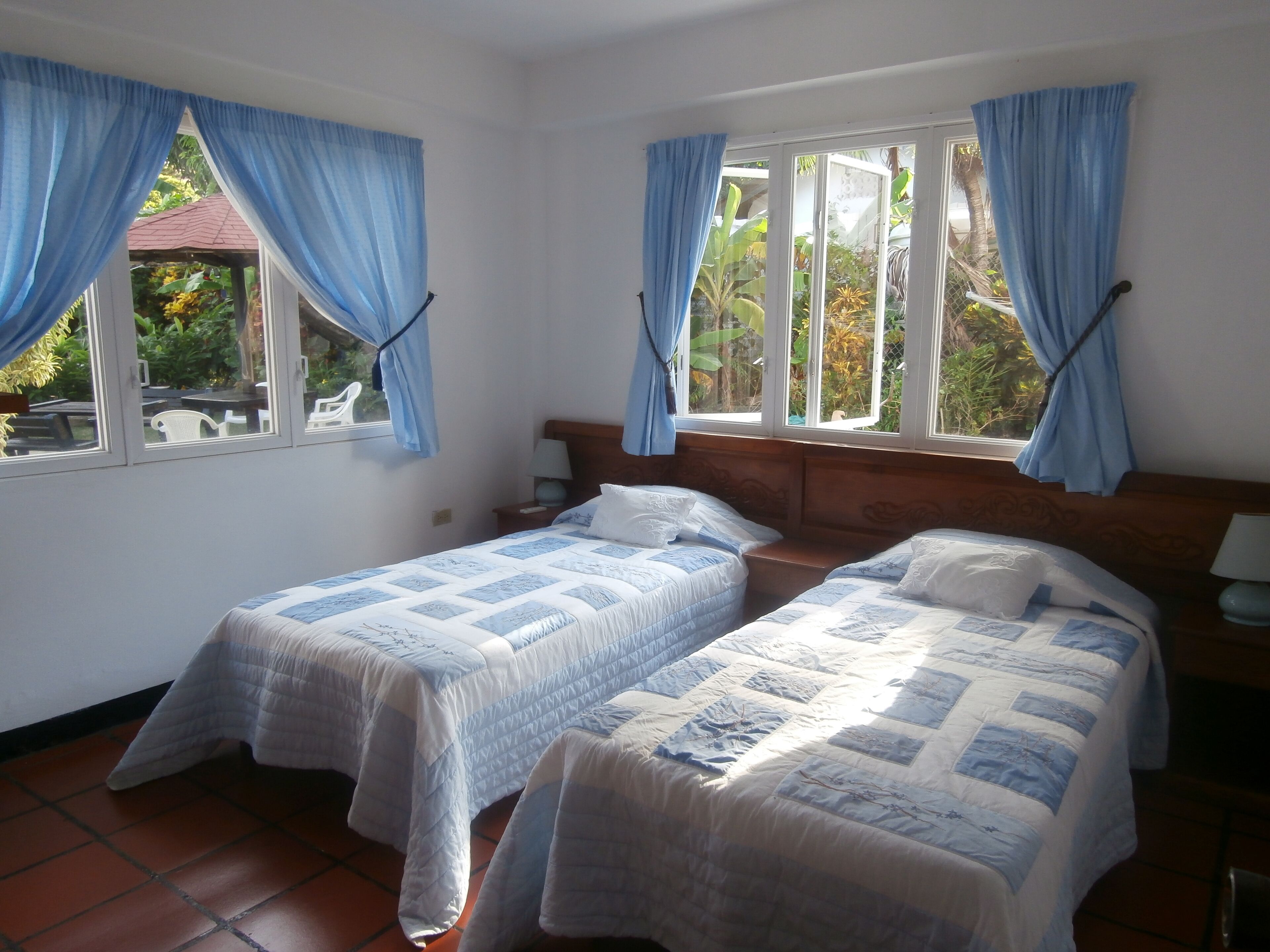 6 slaapkamers, een bureau, een strijkplank/strijkijzer, gratis wifi