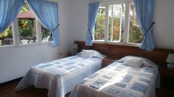 6 slaapkamers, een bureau, een strijkplank/strijkijzer, gratis wifi