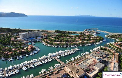 Elegant Sicilian-style villa in the Marina di Portorosa marina