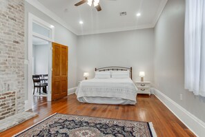 3 Schlafzimmer, Schreibtisch, Bügeleisen/Bügelbrett, WLAN