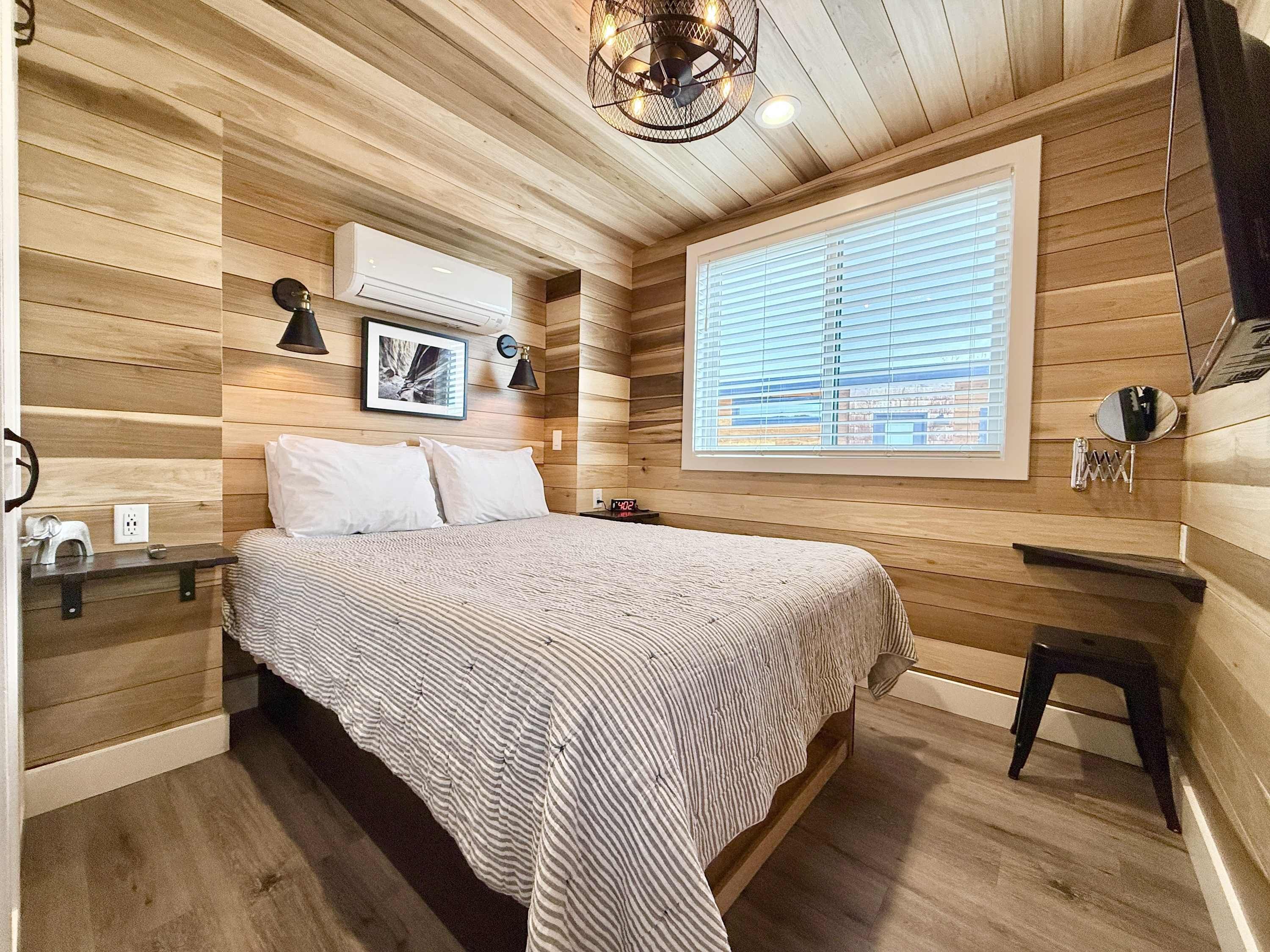 2 slaapkamers, een strijkplank/strijkijzer, reisbedje, wifi