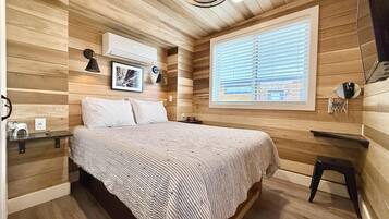 2 slaapkamers, een strijkplank/strijkijzer, reisbedje, wifi