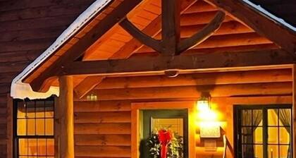 Viihtyisä mökki, jossa on Firepit ja seulottu kuisti