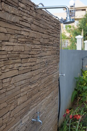 Exterior detail - Lotus Villa Sun Apartment - 10 min walk beach (Flic en flac)