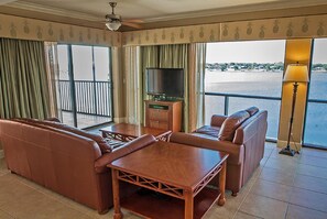 Flat-screen TV, DVD player, stereo - Orlando Sleeps 16 Westgate Lakes Presidential Villa - Panoramic Lakeside Views (Orlando)