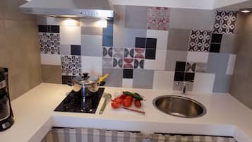 Frigorífic, placa de cuina, cafetera i tetera i bullidora elèctrica