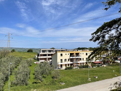 Wohnung in den Hügeln 6 km vom Meer