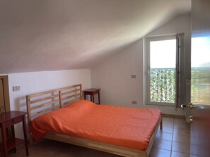2 Schlafzimmer, Zimmersafe, Schreibtisch, Bügeleisen/Bügelbrett