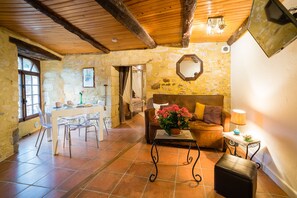 TV - In the heart of Beynac, your cosy rental (Beynac-Et-Cazenac)