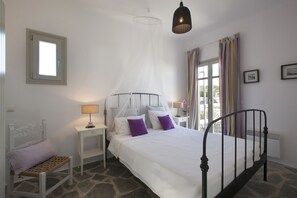 1 chambre, coffres-forts dans les chambres, fer et planche à repasser