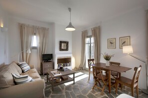 TV, fireplace, DVD player