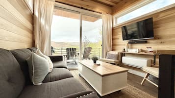 Flatscreentelevisie en een kantoor